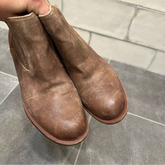 Discounted boots for Ellen - Picture 8 of 10